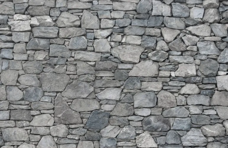 Ściana z kamieni